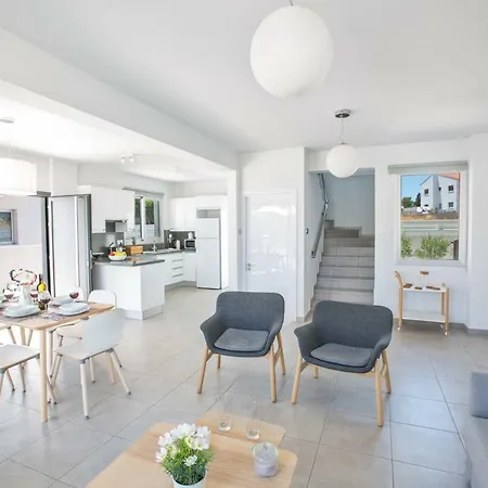 Kitsios With Private Pool No2 בית נופש *